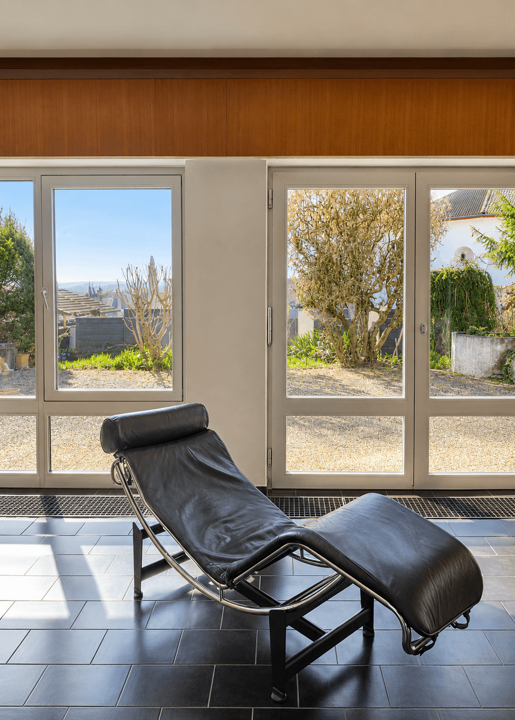 Ruheraum mit Fensterfront